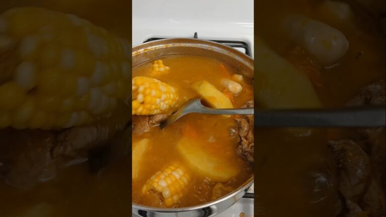 How to make Jamaican chicken pumpkin soup. #fyp #foodie #pumpkinsoup #jamaica #shorts