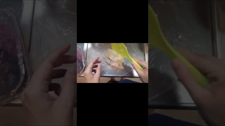 早く起きておいしい朝ごはんを用意してどや顔きめようと思ってたら二度寝しちゃって結局おにぎりになった記録('∇')【カップルvlog】#shorts