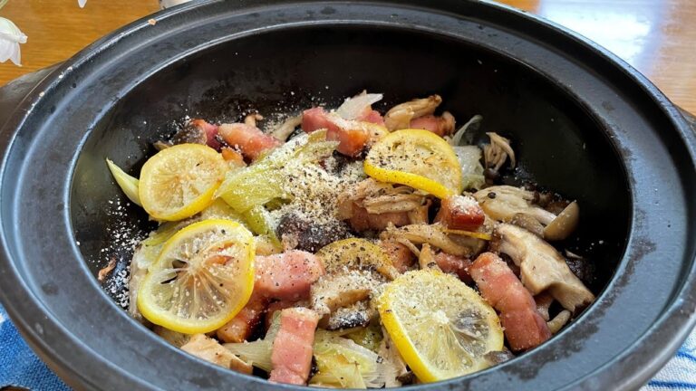 おつまみにも！きのことベーコンの白ワイン蒸し【人気料理研究家が教える簡単レシピ】