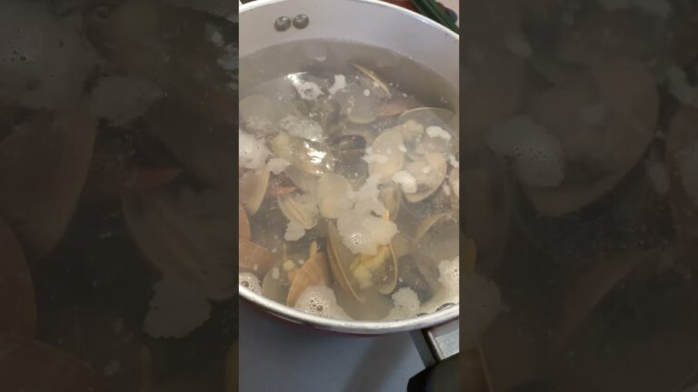 はまぐりとあさりなどの味噌汁作り中！