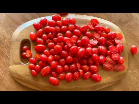 簡単に家でドライトマトを作りましょう。そして、そのドライトマトを使ってペペロンチーノを作ります。