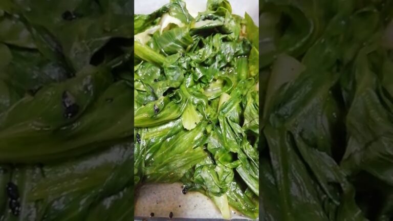 レタスの外葉　レンチンしてごま和え　お好みでマヨネーズも入れて　外葉も柔らかく食べれます。