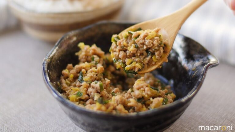 皮なしで食べちゃう贅沢感！ヤミツキ ご飯に かける 餃子 そぼろ のレシピ 作り方