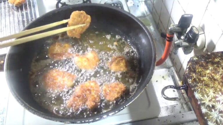 豚ももブロックで一口とんかつ揚げます☆