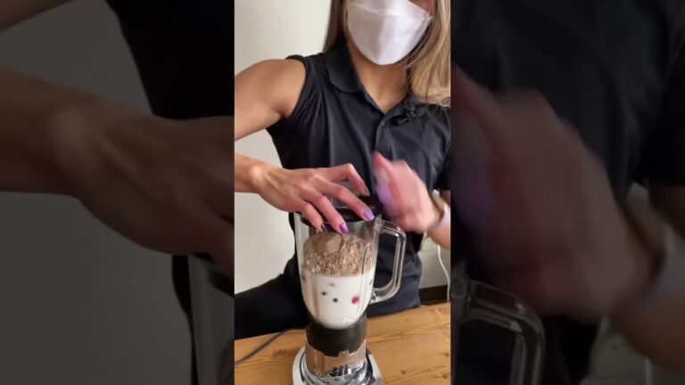 簡単‼︎低カロリーで腹持ち抜群‼︎プロテインバナナスムージー【NAMI’S Muscle Kitchen】大会優勝者実践のモーニング筋トレご飯