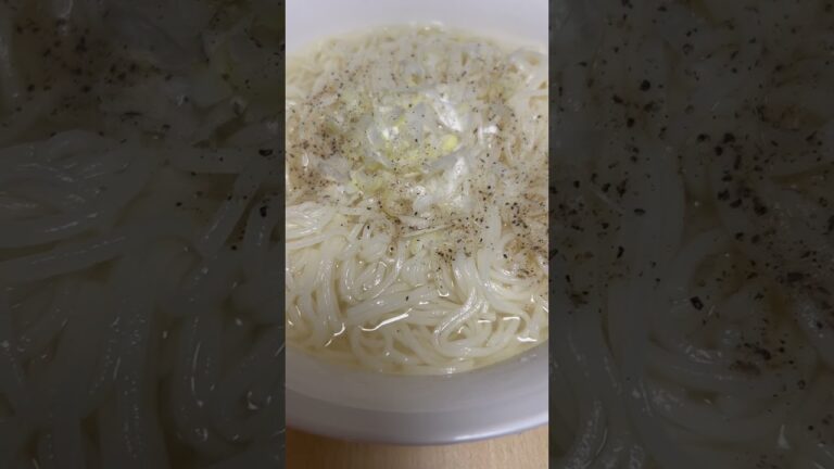 ぱっと見そうめんに見える冷麦をネギ塩ラーメン風にしてみました #shorts #素麺 #冷麦 #料理 #飯テロ #猫 #ギャ飯