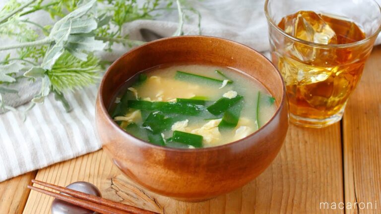【ニラと卵の味噌汁】ニラと卵で栄養&スタミナ満点！朝食にもぴったり♪｜macaroni（マカロニ）