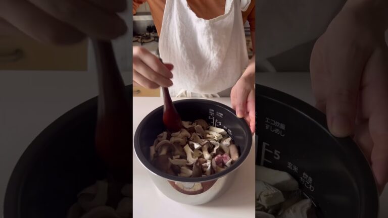 ごろっとベーコンひらたけ塩昆布炊き込みごはん🦭🍚🥓 #簡単レシピ #栄養士 #料理動画 #料理 #炊き込みご飯 #炊き込みごはん #炊飯器 #炊飯器レシピ #炊飯器料理 #塩昆布 #昆布