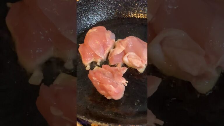 #テレワーク飯。#黄金比鷄の照り焼き 醤油、みりん、砂糖。旨し。 https://cookpad.com/recipe/1070342