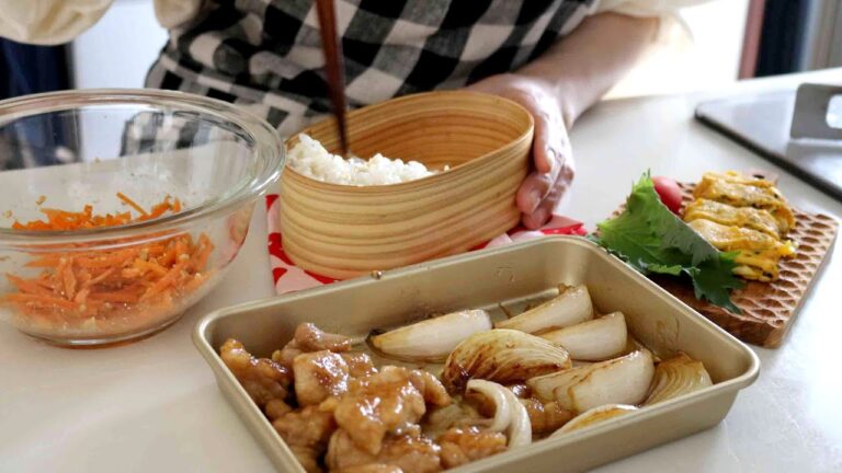 【お弁当作り】ご飯があっという間に無くなる！新玉ねぎと鶏もも肉のバタポン炒め＃881