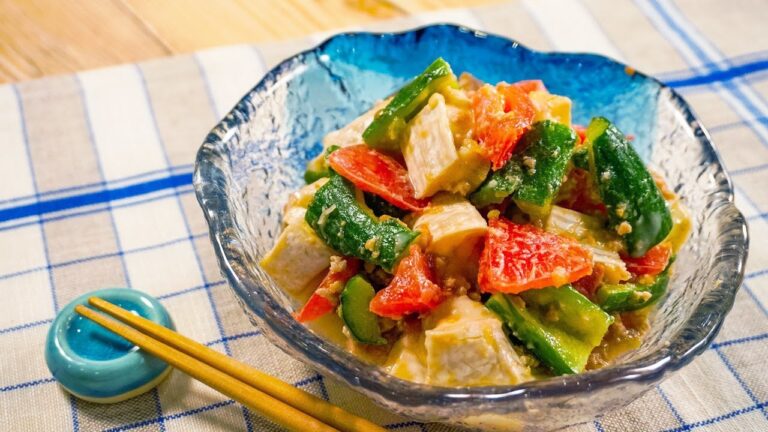 箸休めに！トマトとカマンベールチーズの肉みそ和え