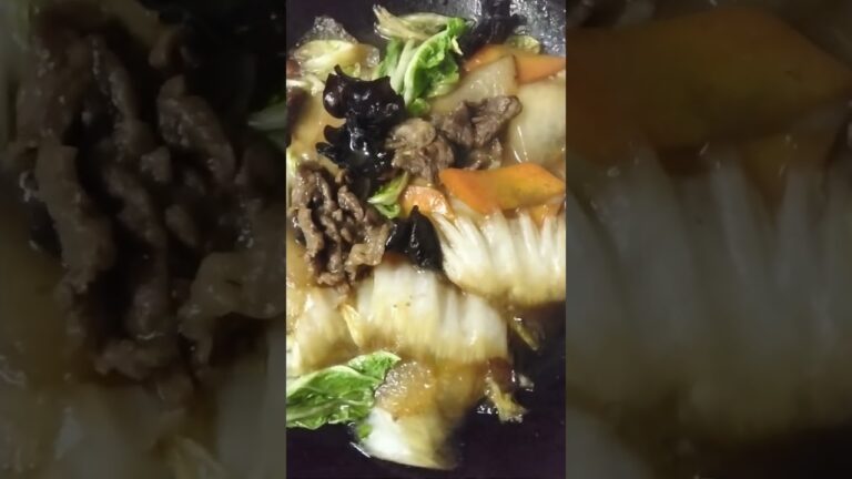 牛肉と白菜のすき焼き煮卵後入れ。あまりは翌日丼が定番。