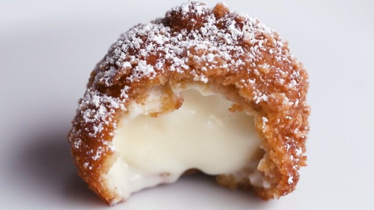 シナモンクランチで包んだ揚げチーズケーキ