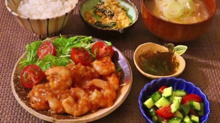 【料理】エビチリ ・青梗菜と卵のオイマヨ炒め・きゅうりとトマトのサラダ