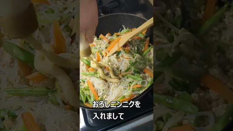 「鶏ひき肉としらたきの炒め物」がひかえめに言って旨すぎる。#Shorts　#料理　#shortsfood