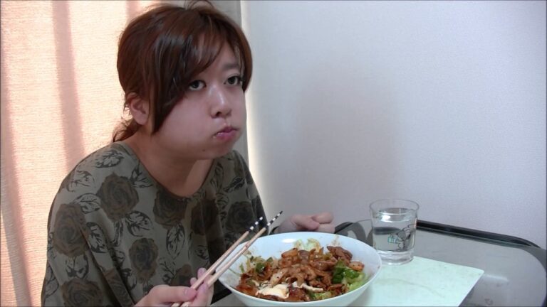 【大盛り】ギトギト豚キムチ丼【ピリ辛にマヨが合う】