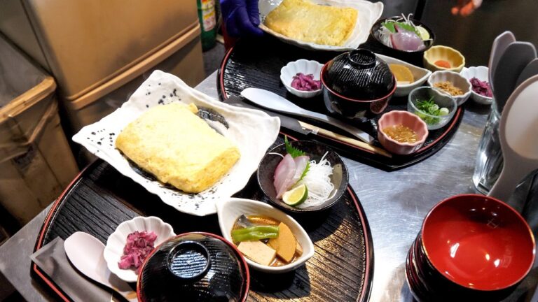 廃業寸前の絶望的状況を打破した働きすぎ店主の１日が凄い丨Japanese Street Food