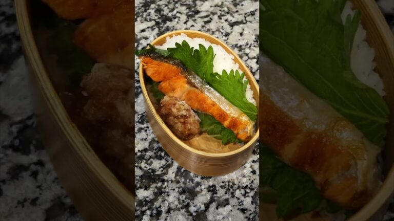 【夫に作るお弁当】鮭と唐揚げの幸せ弁当 #Shorts #お弁当 #鶏胸肉
