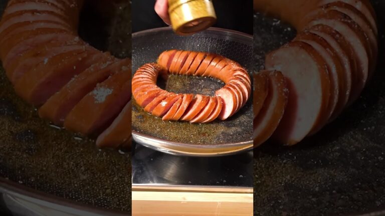 巨大なウインナーで朝ごはん！
