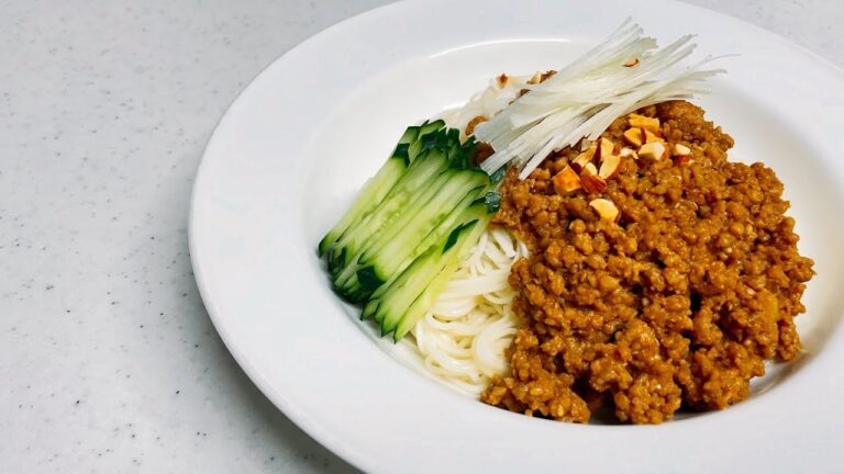 甘辛肉みそがクセになる！　ジャージャーそうめん