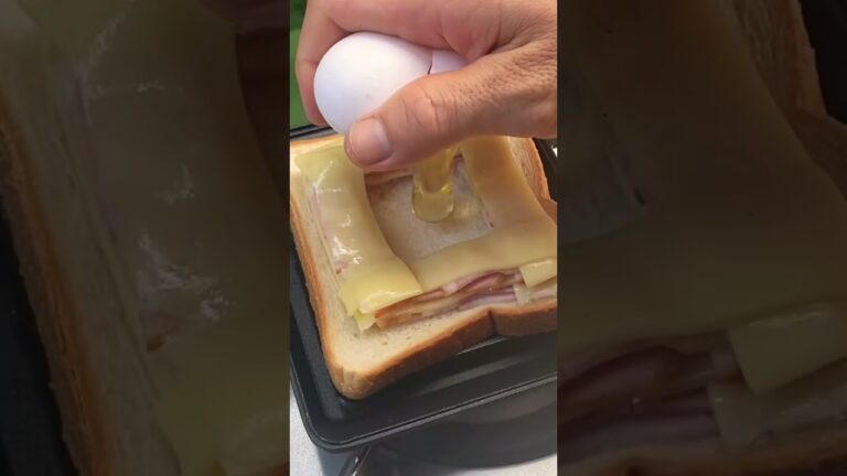 『ベーコンチーズエッグサンド』