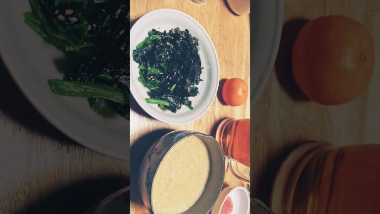 晩御飯は、御飯🍚ととろろとほうれん草のお浸しとたらこと塩昆布とかしわとピーマンの炒め物ですね。とても美味しそうですね。