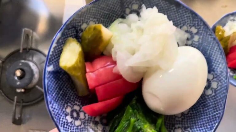 （ある日の夕食）トッピングで楽しむカレー