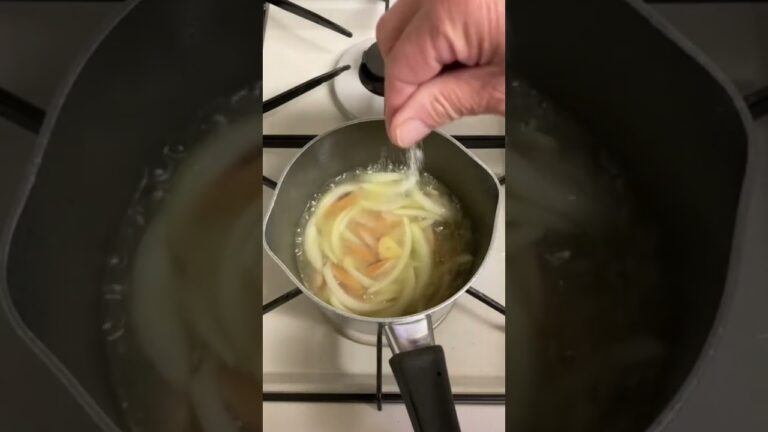 明日の朝食は、キャベツとウインナーのスープスパゲッティです。