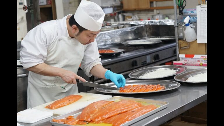 鳥羽グランドホテル（調理部　朝食バイキング香草サーモンマリネの仕込み）