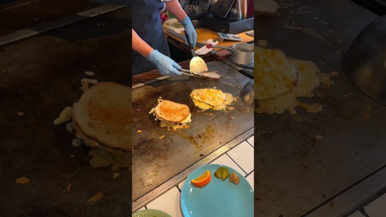 鉄板でサクサクに焼き上げた本格チーズサンドが最高！