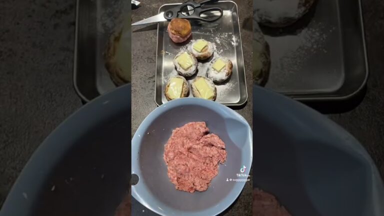 【しいたけのチーズ肉詰め】きのこが美味しい季節🥰#料理 #料理動画 #レシピ動画 #おうちごはん #簡単レシピ #かんたんレシピ#しいたけレシピ#しいたけの肉詰め