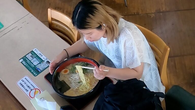 ２４時間営業の男飯ラーメン食堂にたったひとりで現れた女子の注文が衝撃だった…