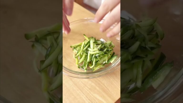 【ヘルシーで美味しい！パクパク止まらないわかめときゅうりサラダ】｜クラシル #Shorts