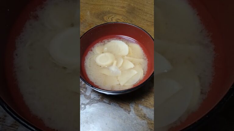 たけのこのお味噌汁　この時期だけの美味しさ😃　夕飯はこれだけでお腹膨れます#たけのこ味噌汁
