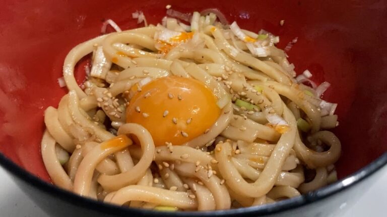夜食に冷やしタレうどんを切れ味が回復した包丁で作って食べる動画