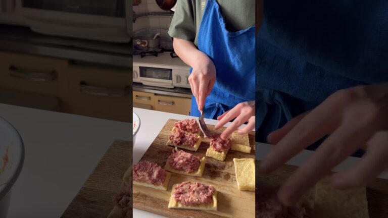 茗荷つくねのお揚げのせ🦭🌿 #簡単レシピ #栄養士 #みょうが #ひき肉 #ひき肉レシピ #豚ひき肉 #油揚げ #油揚げレシピ #おつまみ #おつまみレシピ #おつまみご飯 #おつまみメニュー