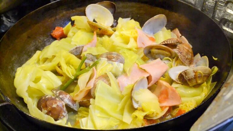 アサリの食べ方：磯の香り、浅蜊とキャベツの蒸し煮　　How to make steamed clams and cabbages