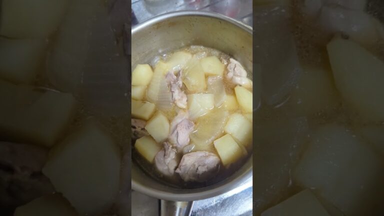 【節約おかず】鶏肉じゃが♪簡単美味しい!!お財布に優しい😍作り方は説明欄を見てもらえると嬉しいです☆#煮るだけ#鶏肉#じゃが芋