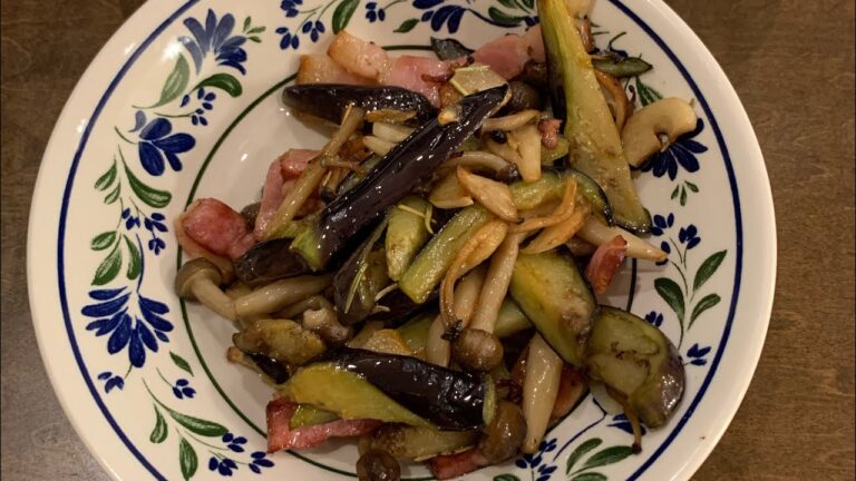 茄子、しめじ、ベーコンのソテー