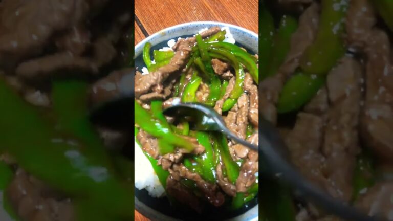 男飯　青椒肉絲　チンジャオロース丼　丼