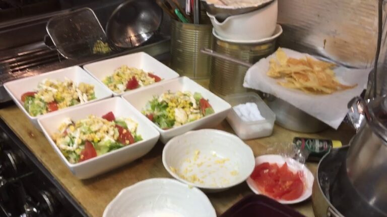 ミモザサラダを作ってみましょう！岡山駅前で宴会OK洋食屋