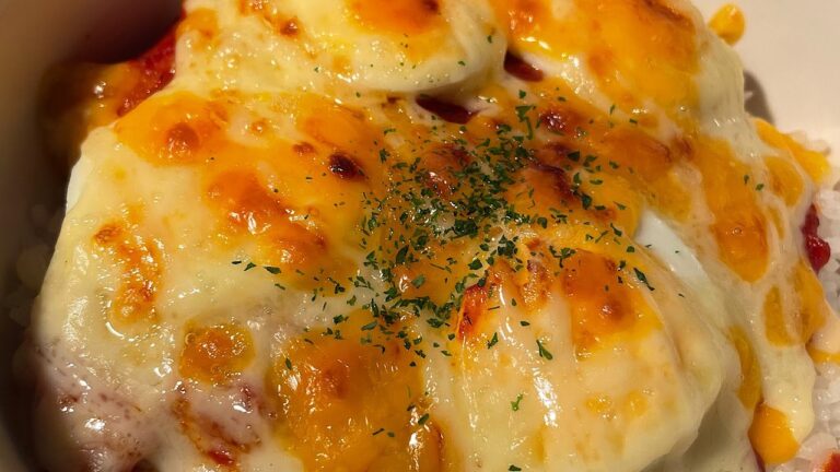 トマトチキン煮込み　リメイク　トマトソースドリア