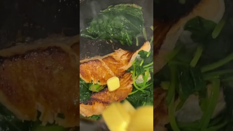 秋鮭ほうれん草バター醤油　不味い訳がない！　#shorts  ＃グルメ　#自炊　#ワンコイン