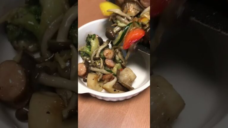 あまり物で、てきと〜アヒージョ風♪ たっぷりオリーブオイルに豆板醤とチューブにんにくでカンタン調理(*^ω^*) 　お一人様分のお気軽料理♪　#おひとりさま 　#shorts