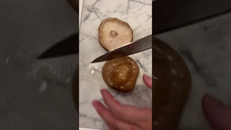 椎茸とキャベツの味噌汁 #アレンジレシピ #かんたんレシピ #cooking #food #美味しい #時短レシピ #japanesefood #モーニングルーティン #朝食   #shorts