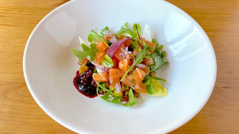 【サーモンのタルタル仕立てをベリーのソースを添えて#36 】Tartare de Saumon