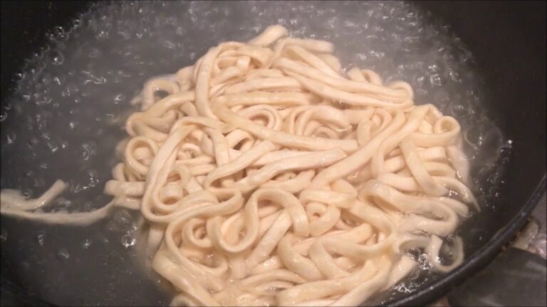 家庭で簡単名古屋飯！味噌煮込みうどんの作り方【寿がきや】