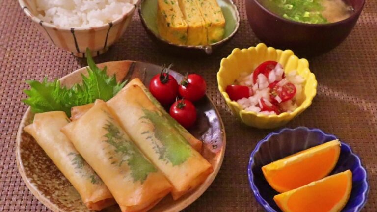 【料理】ささみとチーズの大葉春巻き、玉ねぎとトマトのサラダ、ネギ入り玉子焼き、大根の味噌汁