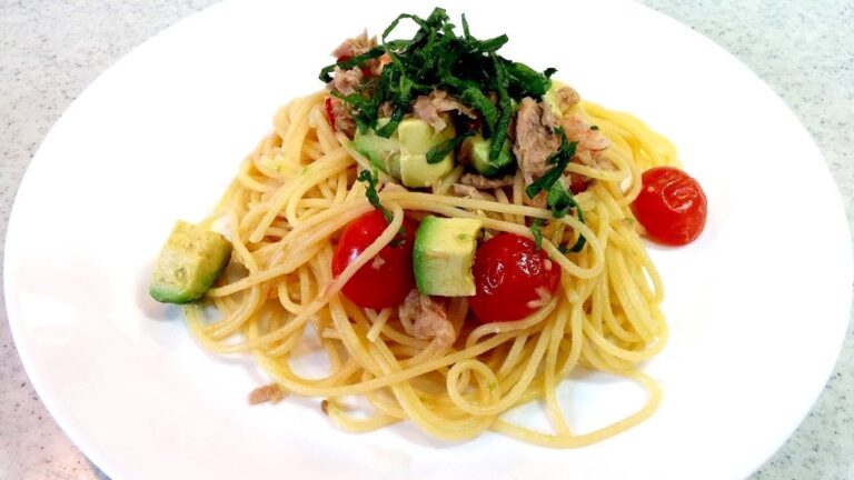 和風パスタ！冷蔵庫の残り物レシピ！ささっと調理～トマト・アボカド・青じそ・エビ・シー  チキン【簡単家庭料理】