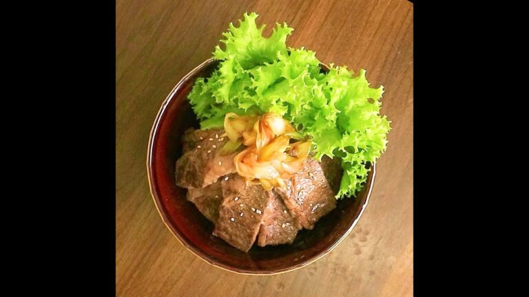 お肉も野菜もたっぷり摂れて大満足！長ネギたっぷり♪焼肉丼 ｜ moguna[モグナ]